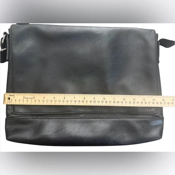 Kenneth Cole Reaction Laptop Grand Tour Business Messenger Tablet Crossbody Bag - Picture 6 of 10